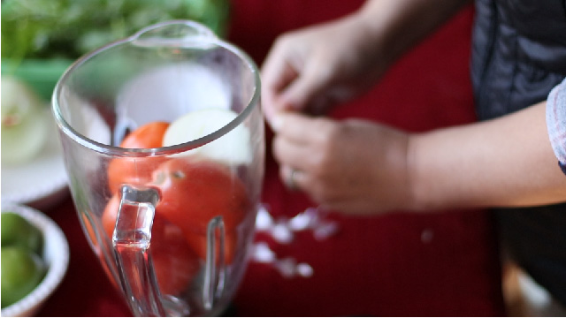 tomatoes in blender